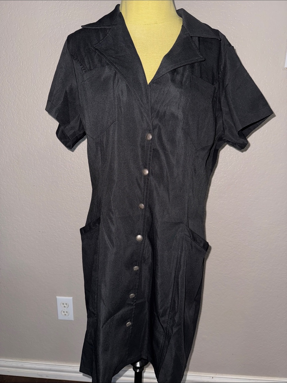 Lucky and Blessed Short-Sleeve Button-Front Dress with Concho Buttons Med NWT